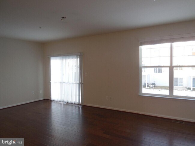 Foto del edificio - 208 Marina View Ct