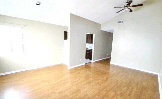 Building Photo - 5801 Thunderbird St