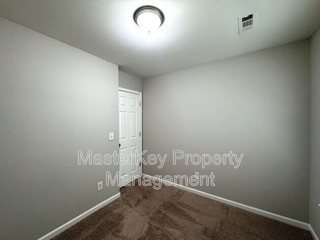 Foto del edificio - 144 Darley Dale Loop