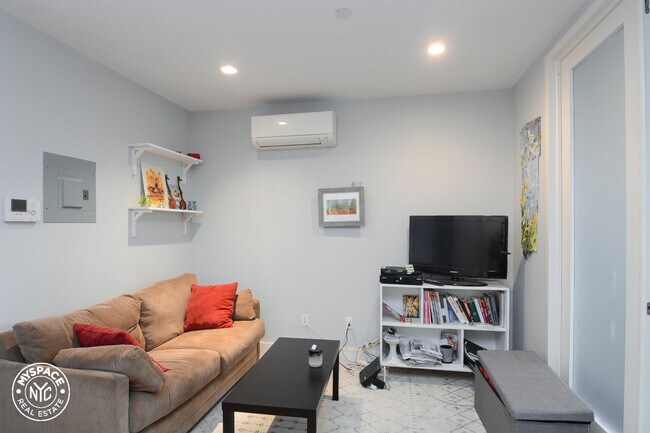 Building Photo - 828 St Johns Pl