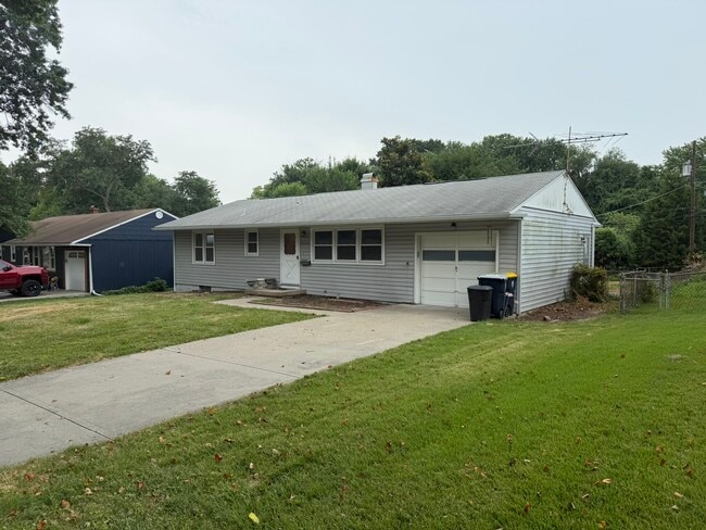 Building Photo - 5546 N Woodland Ave
