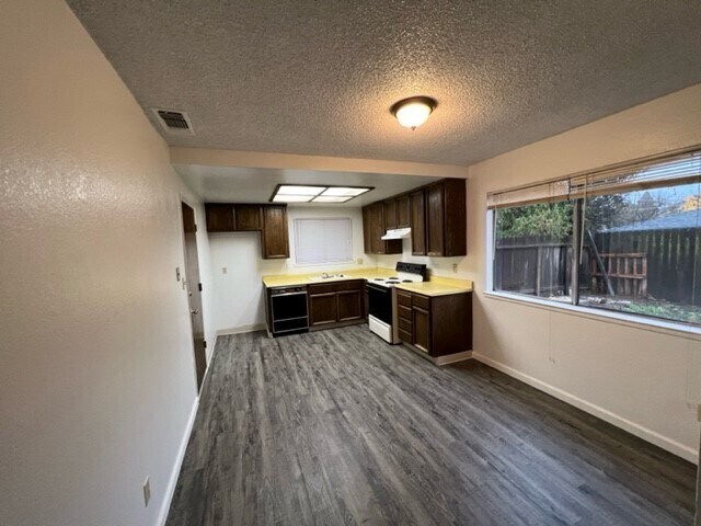 Foto del edificio - Charming duplex in Orangevale at 5813 Hazel