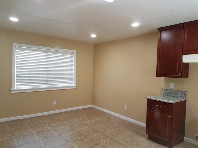 Cocina/Sala de estar - 1825 E 64th St