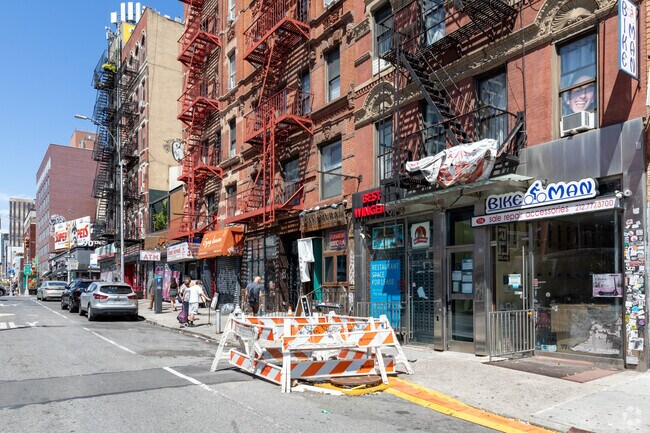 Building Photo - 174 Delancey St