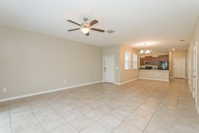 Building Photo - 10651 Lake Montauk Dr