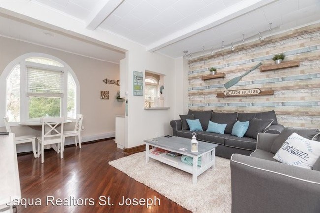 Building Photo - 1 br, 1 bath House - 7363 N North Shore Drive