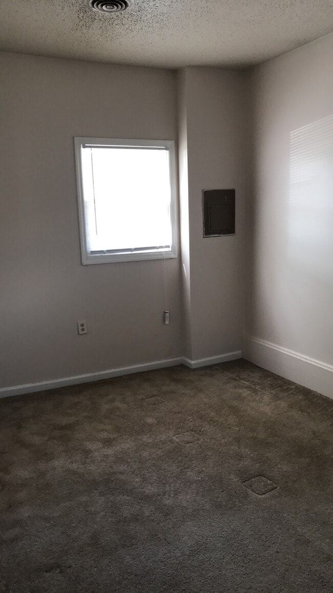 Building Photo - 2320 E University Ave