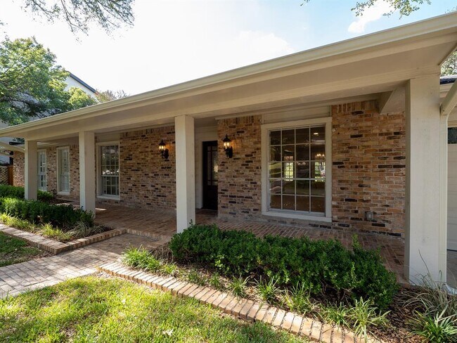 Building Photo - 2500 Forest Bend Dr