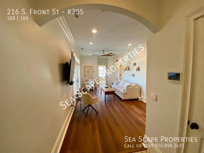 Building Photo - Top floor Apartment Downtown with private ...
