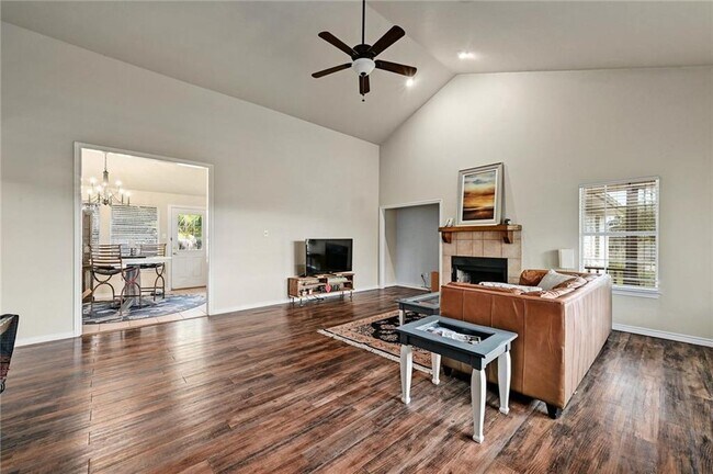 Building Photo - 604 Newport Dr