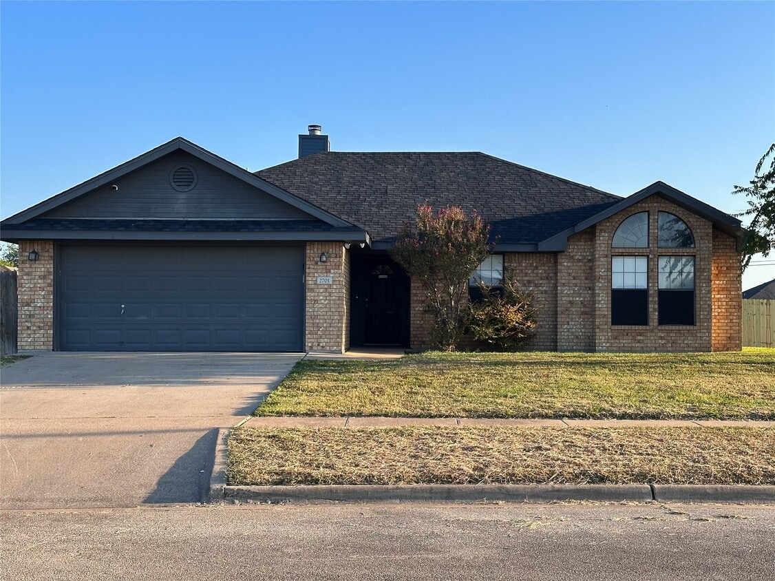 Foto principal - 2701 Littlepine Dr