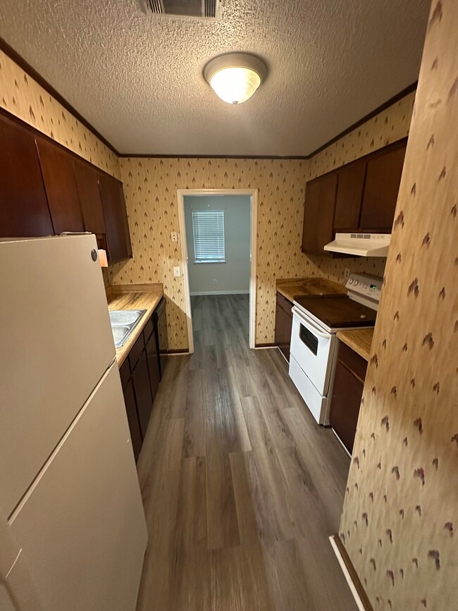 Building Photo - 104 Samarya Ln