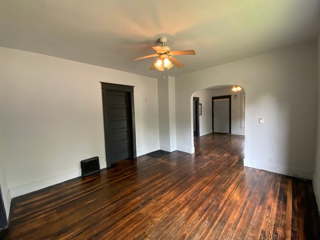 Building Photo - 909 N Griffin St