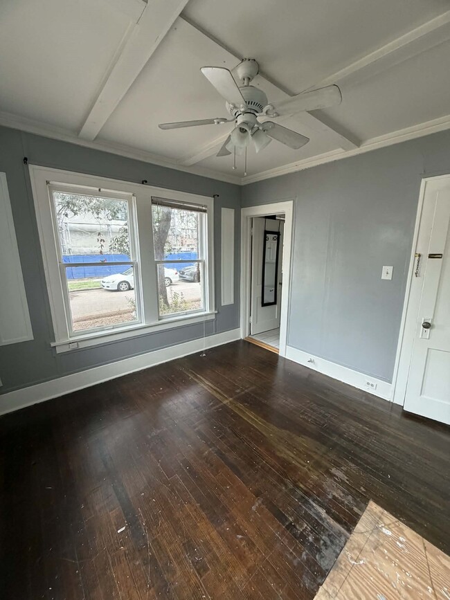 Building Photo - 1302 W Bell St