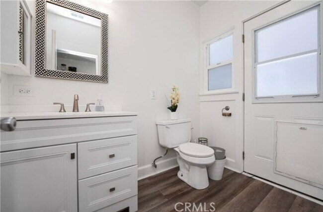 Foto del edificio - 2324 S Grand Ave