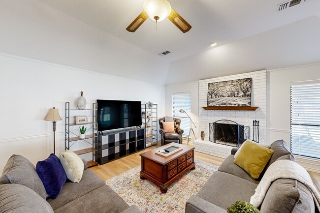 Foto del edificio - 941 Lakeridge Dr