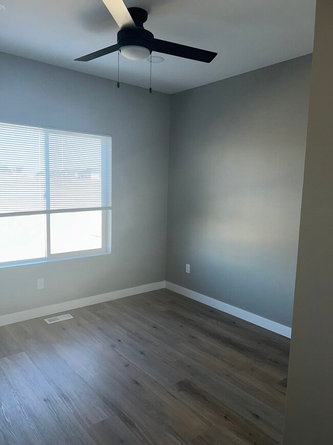 Building Photo - 2906 W Laux Dr