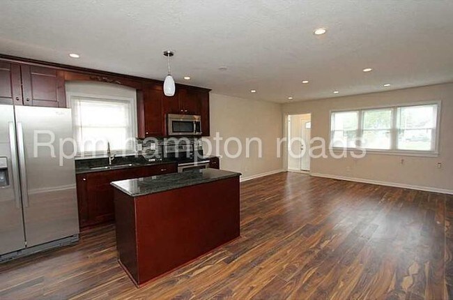 Building Photo - 8100 Mona Ave