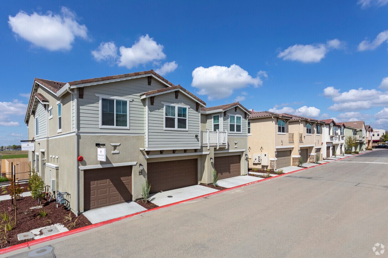 Parador Town Homes Apartments Clovis, CA