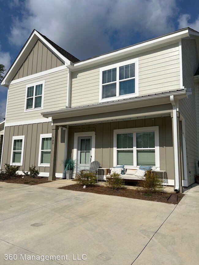 Building Photo - 4 br, 4.5 bath House - 709 Northern Villag...