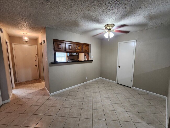 Foto del edificio - 7604 Bridges Ave