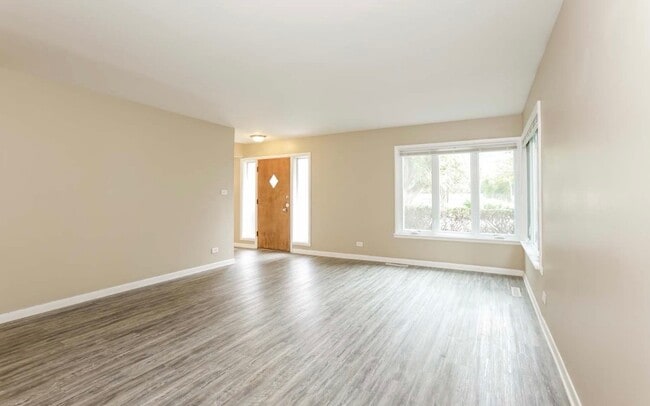 Building Photo - 1464 Deerfield Rd