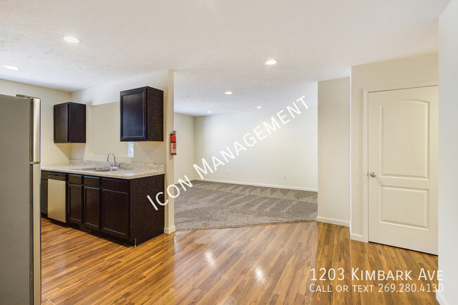 Building Photo - 1203 Kimbark Ave
