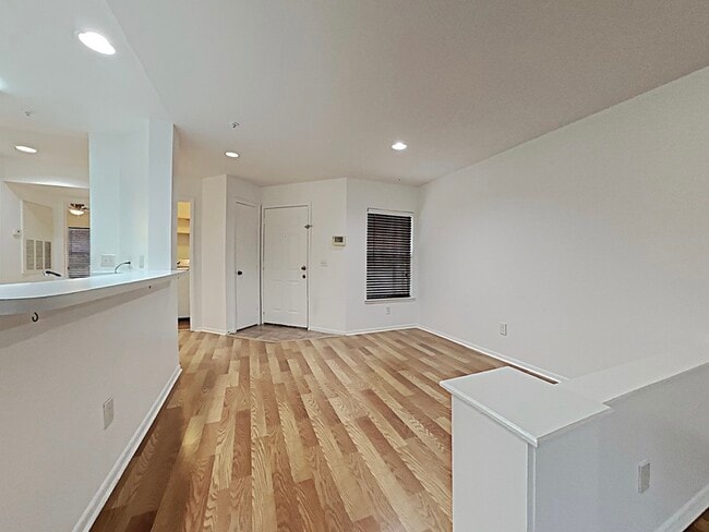 Building Photo - 490 N Pin Oak Pl