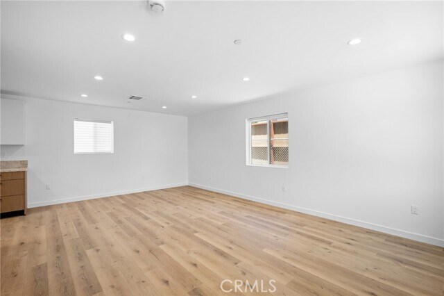 Foto del edificio - 1049 Yarmouth Ave