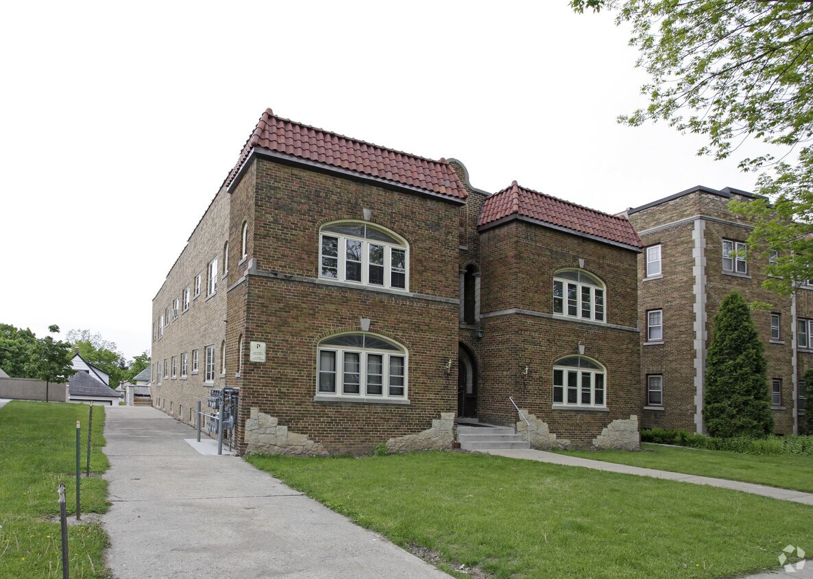 Primary Photo - 5605 W Martin Dr