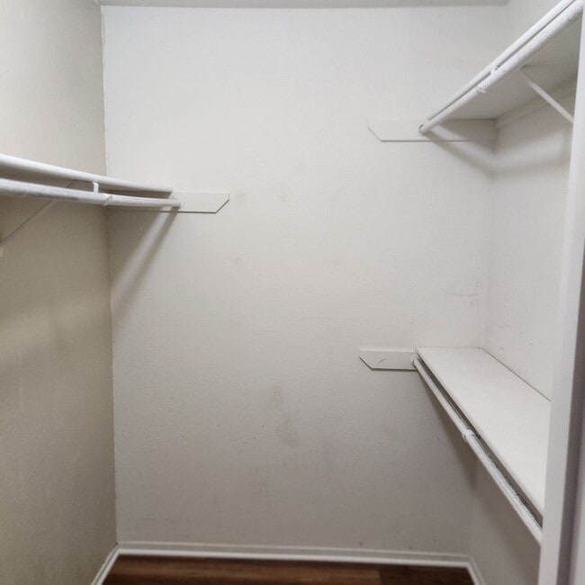 Building Photo - 2bdrm 2bath 1050 SqFt, Carmel Mtn 2nd floo...