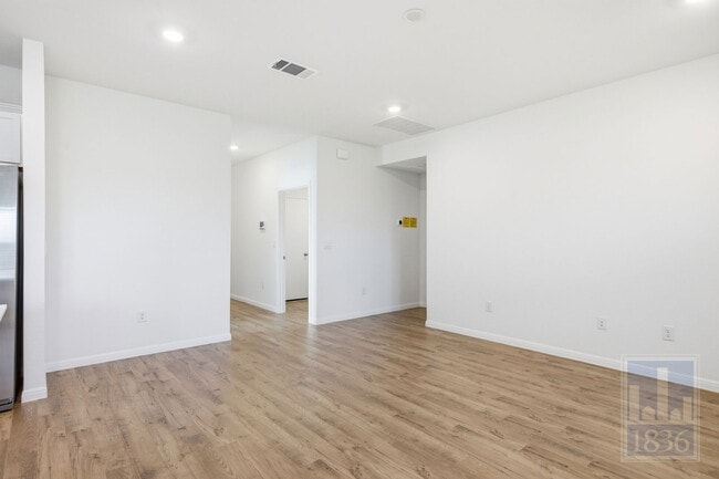 Foto del edificio - 1832 Buntline Hitch Dr