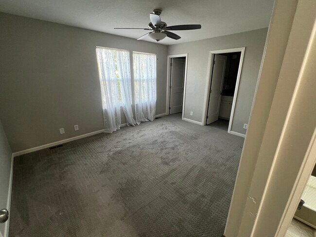 Foto del edificio - 9217 Welby Rd Terrace