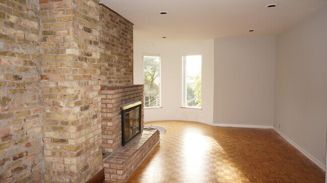 Foto del edificio - 325 W Wisconsin St