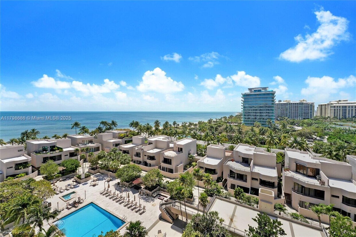 Foto principal - 201 Crandon Blvd