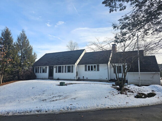 Foto del edificio - 4 Bedroom, 2.5 Bath House for Rent