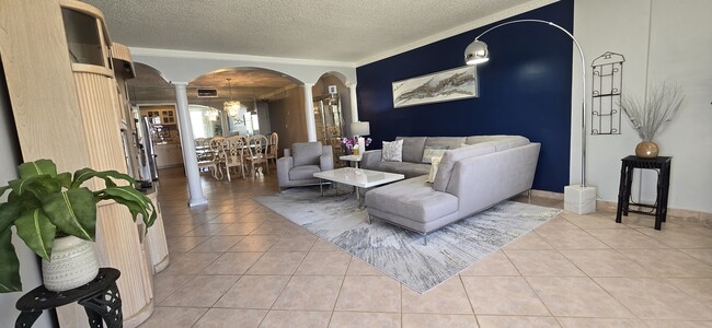 Living Room - 3725 S Ocean Dr