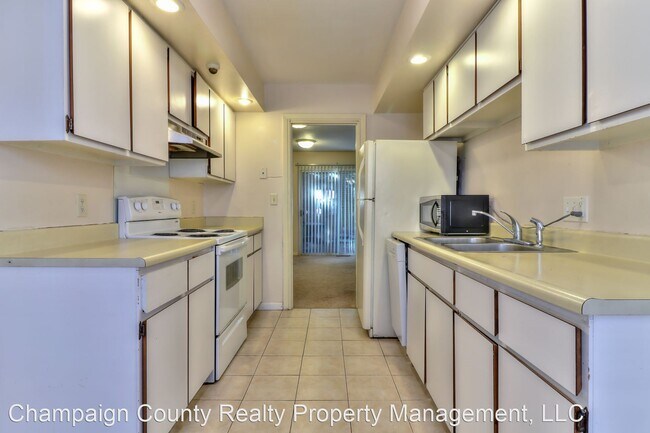 Building Photo - 3 br, 1.5 bath House - 2005 Vawter