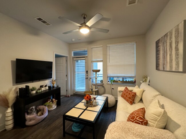 Foto del edificio - 1508 S Lamar Blvd