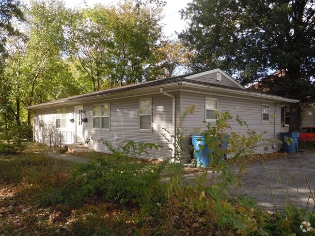 Building Photo - 831 Strong Ave