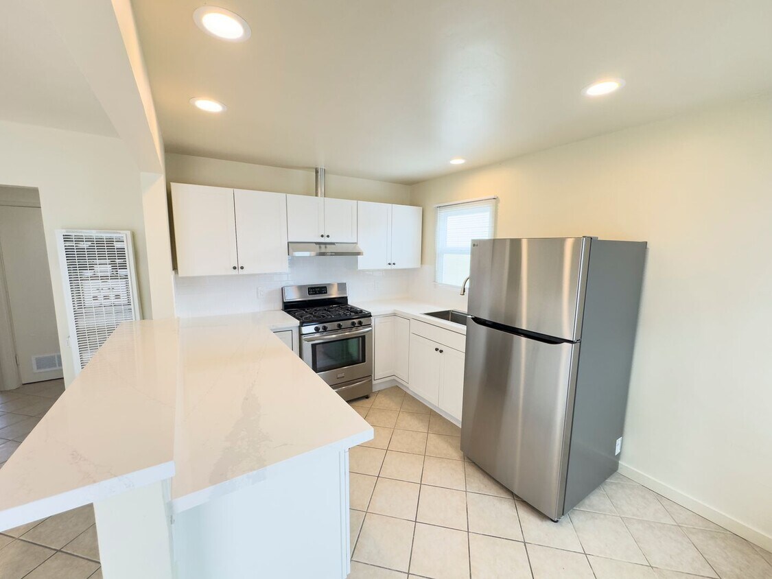Primary Photo - 513-515 N Ditmar St