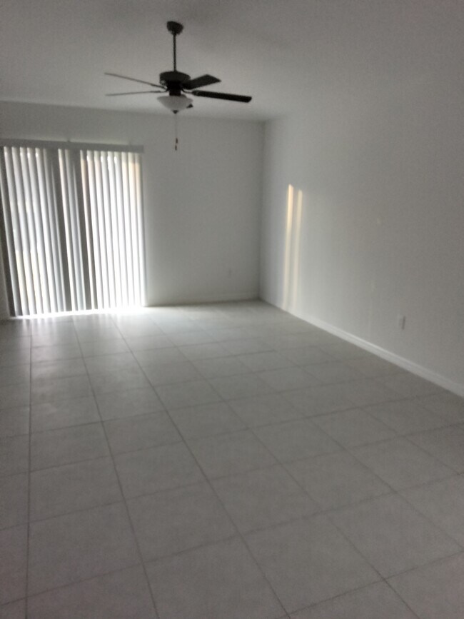 Building Photo - 5572 Blue Azure Dr