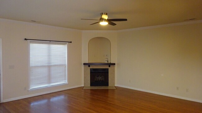 Building Photo - Great Home in Canebrake. Lawncare is inclu...