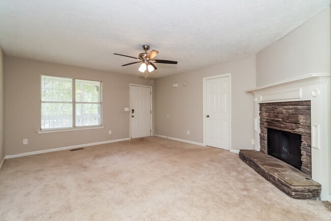 Building Photo - 71 Brooke Dr