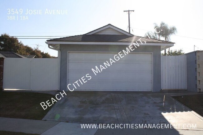 Building Photo - Beautiful 3 Bedroom with Two Car Garage on...