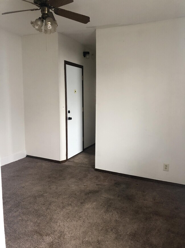 Building Photo - 4216 Van Buren St
