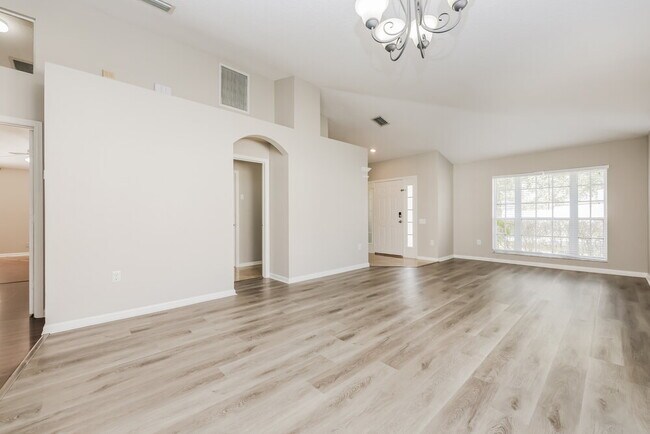 Building Photo - 5920 Count Turf Ln