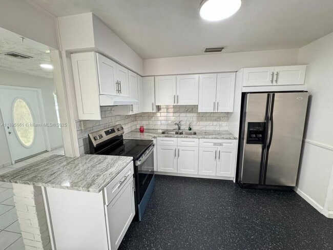 Photo - 3 bedroom in Hollywood FL 33023 Apartment