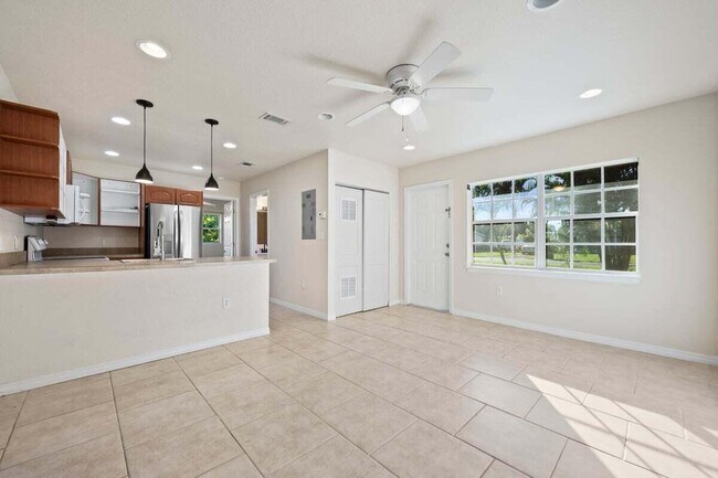 Foto del edificio - 1875 45th Ave