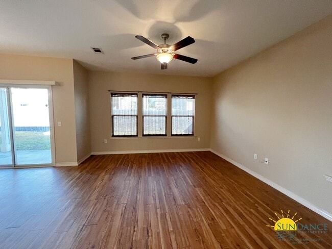 Foto del edificio - Beautiful 2 story home in South Crestview!